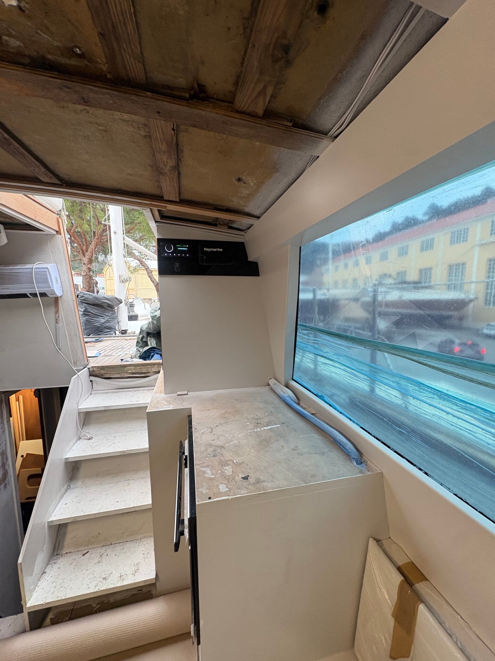 Installazione impianto audio e VHF su yacht